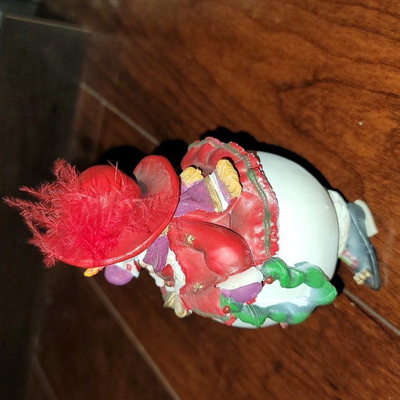 Snowman Lady with Red Hat - Picture 4 of 8